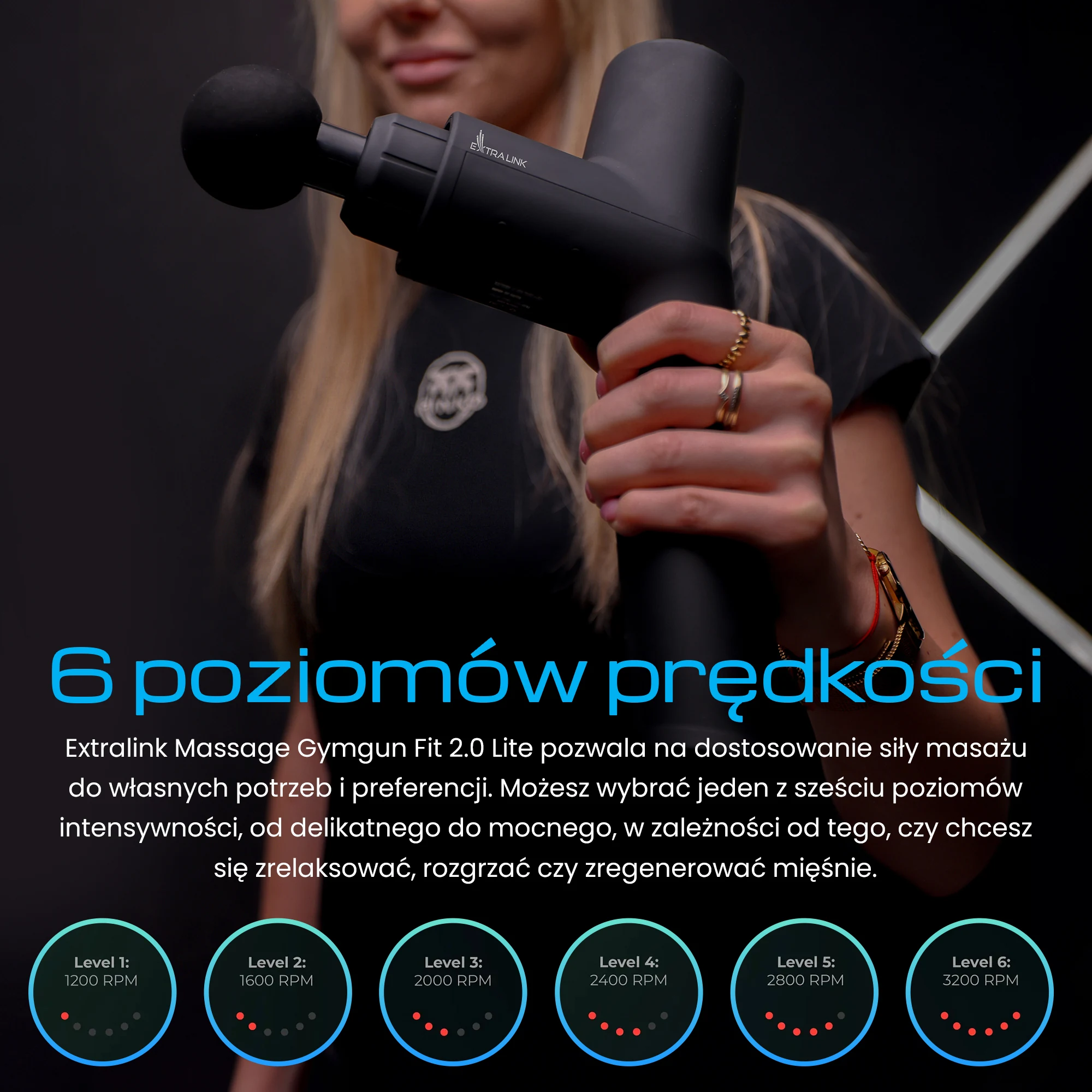Kobieta trzyma czarny pistolet do masażu Extralink z kulistą końcówką