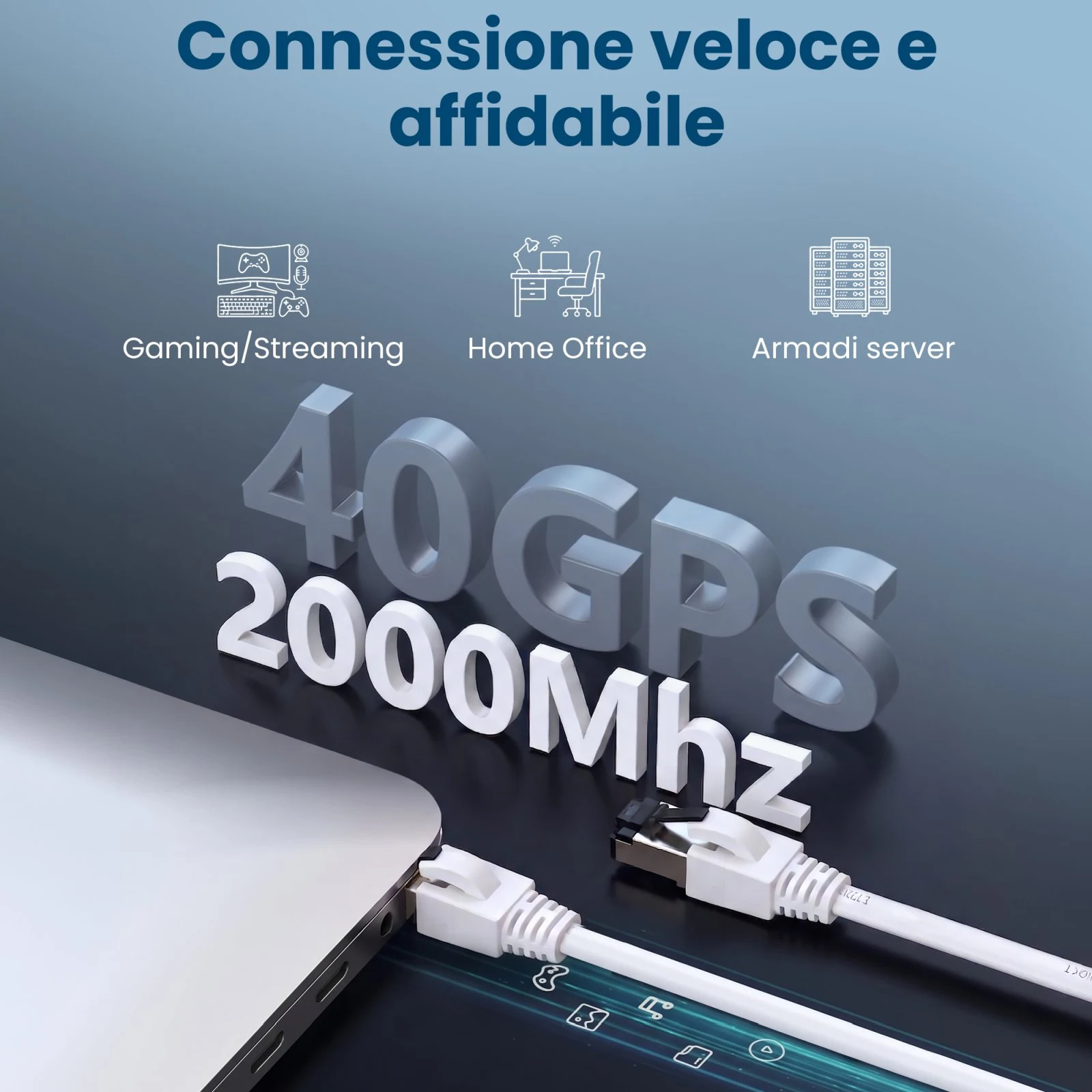 Patchcord RJ45 bianco collegato a un laptop e a un dispositivo di rete su una scrivania
