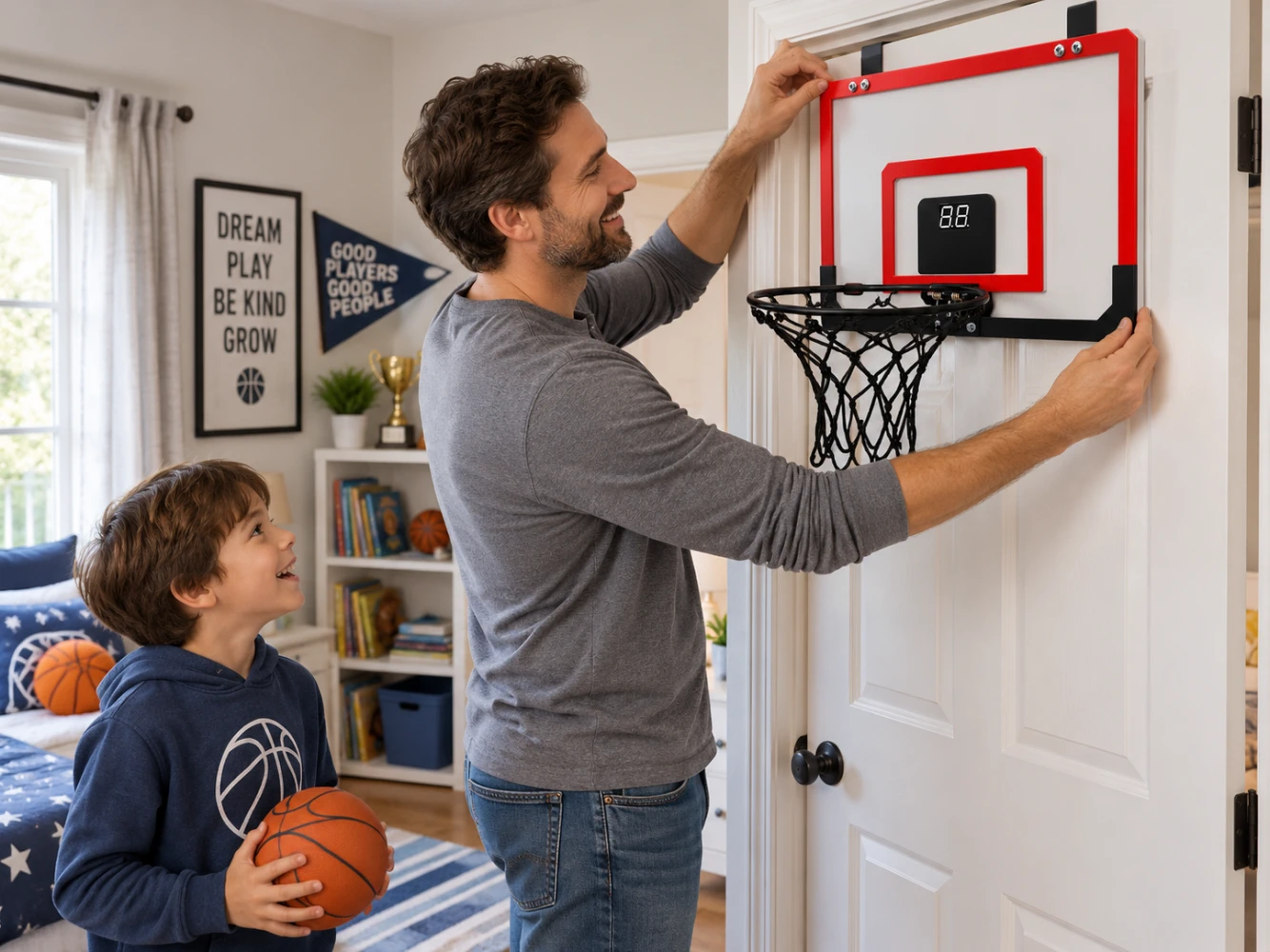 Tablero electrónico de baloncesto pensado para jugar activamente y practicar lanzamientos.