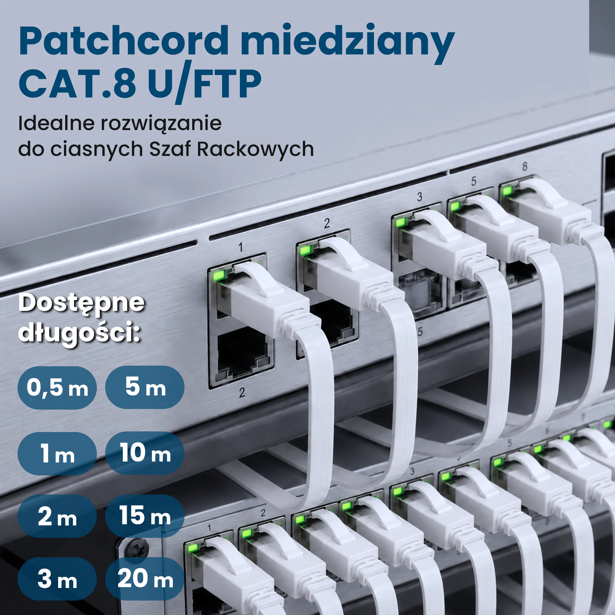 Rack kabininde ağ cihazlarının portlarına bağlı beyaz d&uuml;z RJ45 patchcordlar