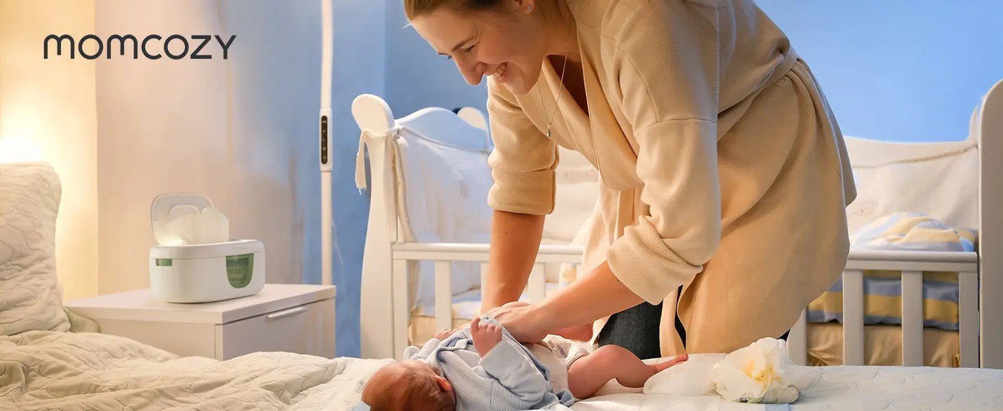 Wnętrze podgrzewacza z innowacyjną sprężyną dociskającą opakowanie chusteczek do górnej pokrywy grzewczej.