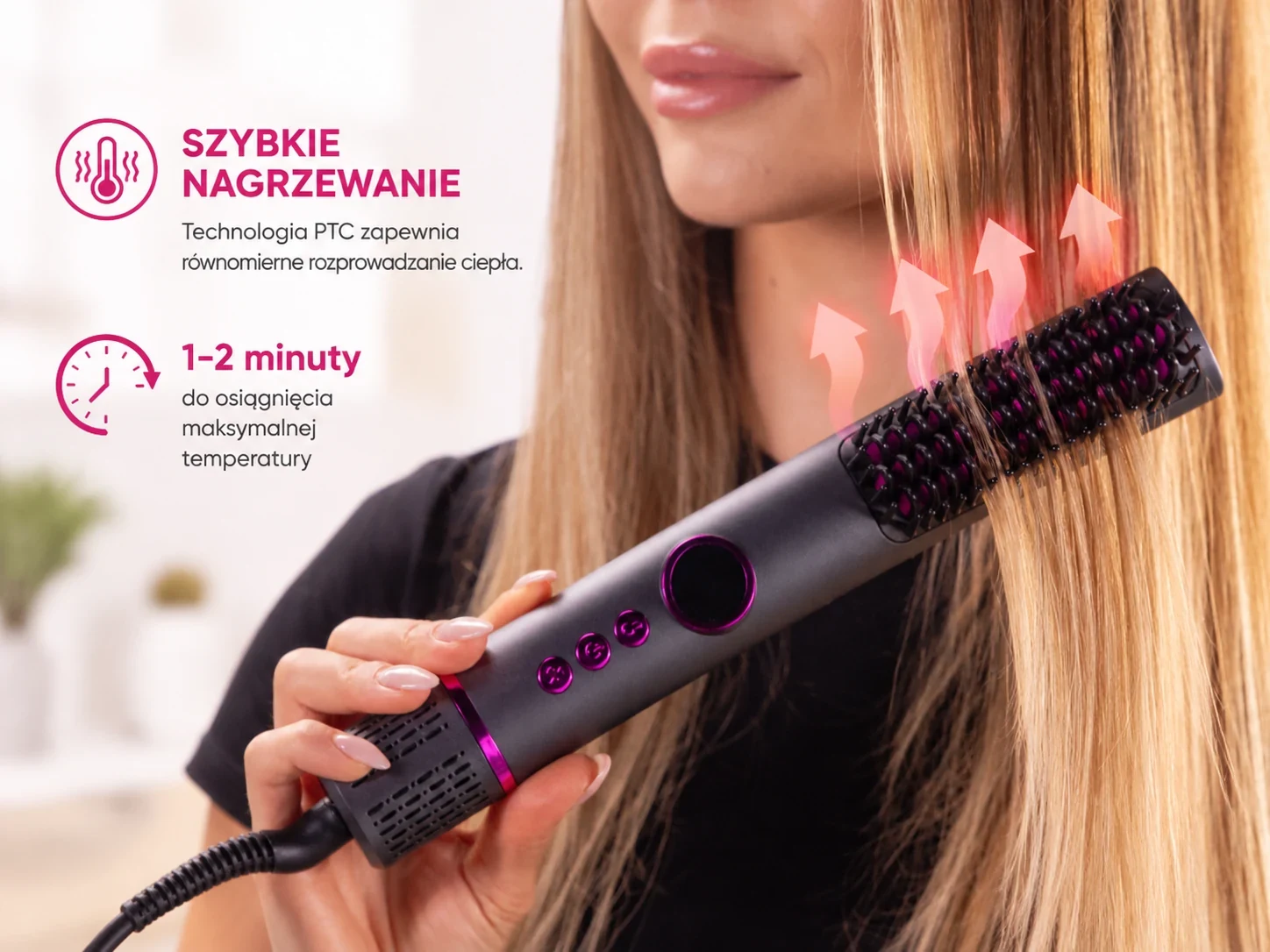 Kobieta prostuje włosy szczotką termiczną Stay Beauty z wyświetlaczem i przyciskami